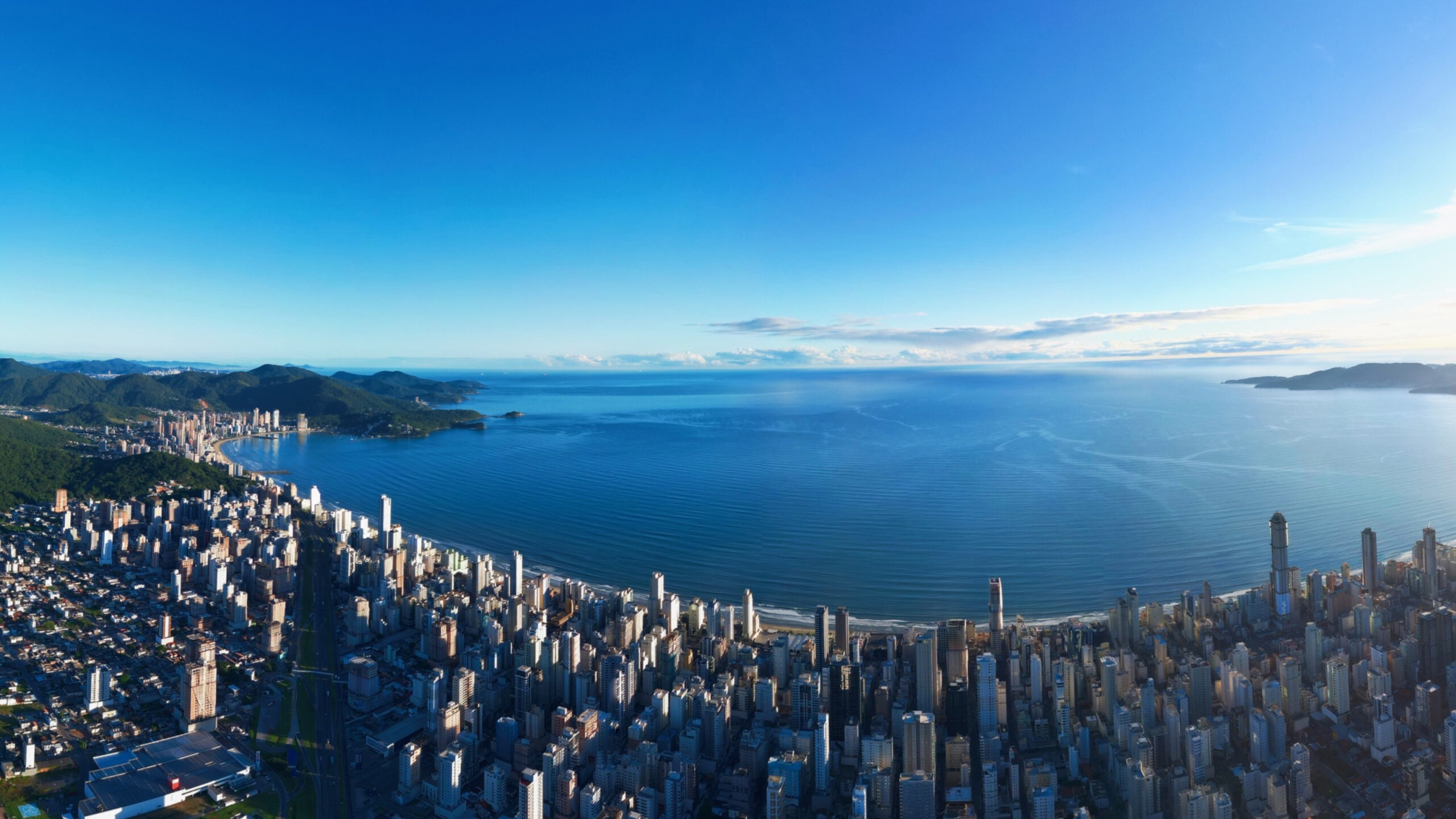 Montreal Towers - Meia Praia